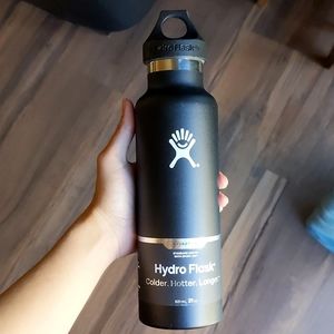 21 oz matte black Hydro Flask (NEW)
